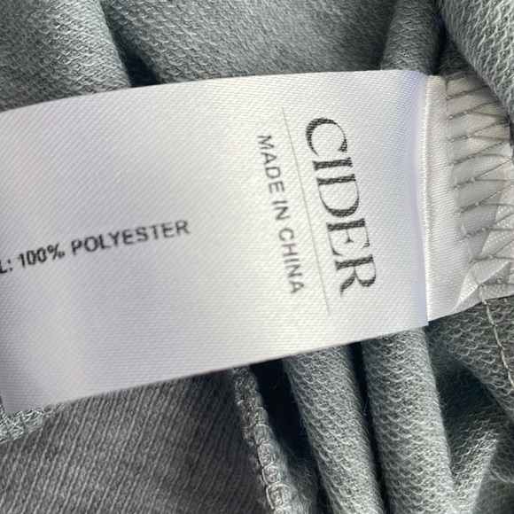 Cider Grey Asymmetrical Neck Long Sleeve Crop Top  Sweater Small - Picture 13 of 15